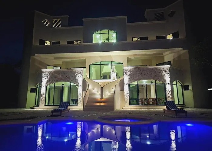 Luxury Near Akumal, 9 Bedrooms-breakfast & Shuttle Pousada