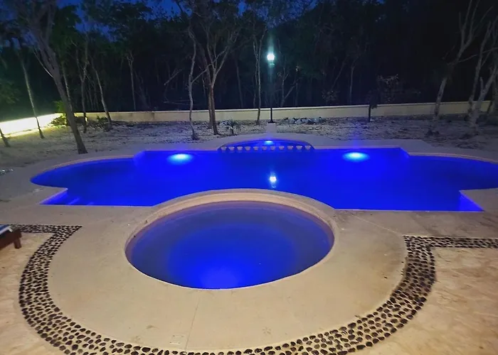 Luxury Near Akumal, 9 Bedrooms-breakfast & Shuttle Pousada