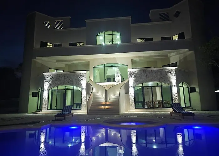 Luxury Near Akumal, 9 Bedrooms-breakfast & Shuttle *